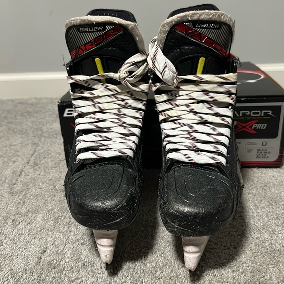 Bauer Vapor 2X Pro Junior Ice Hockey Skates - Picture 1 of 16